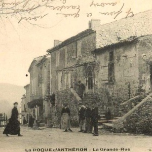 La rue Clémenceau, au cœur du village